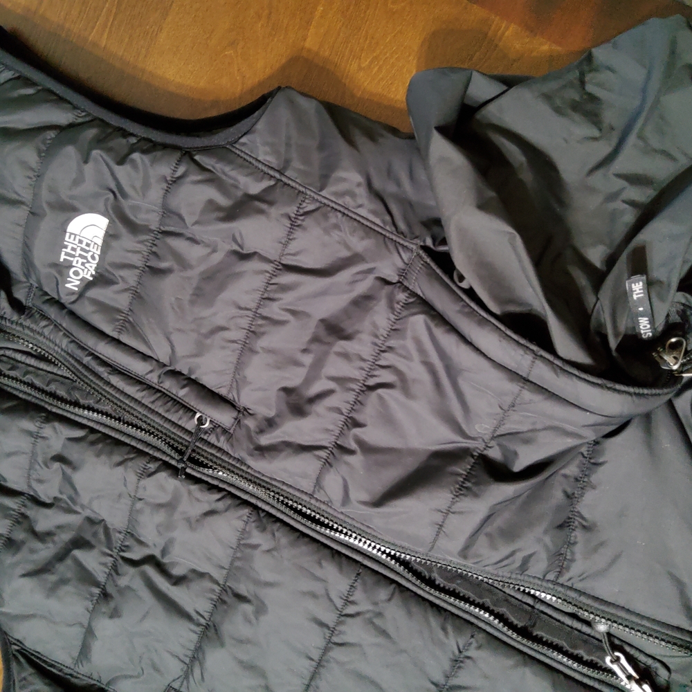 The North Face Black Quilted Vest - Picture 2 of 7